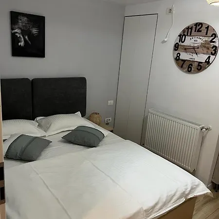 Ingrid Miraj By The Sea Daire Mamaia